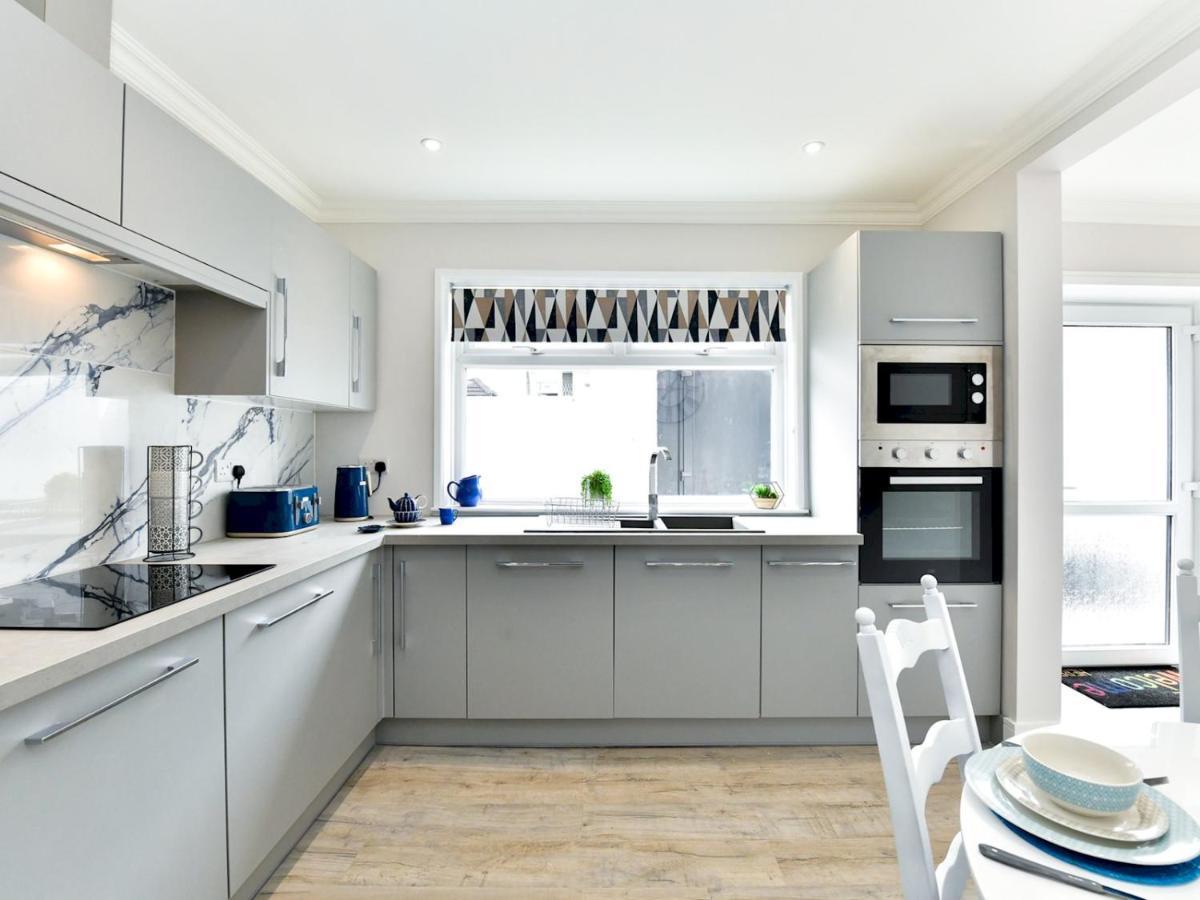 Pass The Keys Newly Refurbished Modern Bungalow - Pets Welcome Swansea Exterior foto