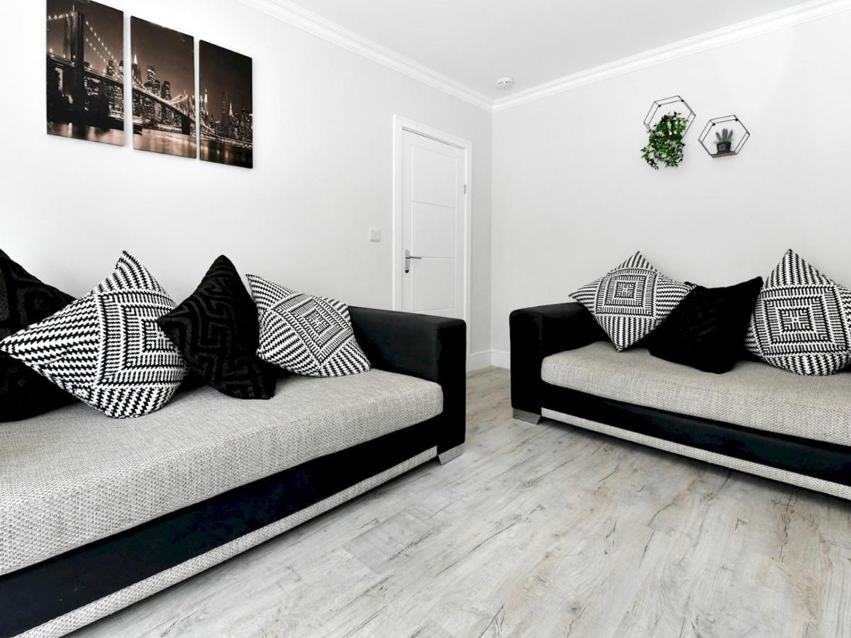 Pass The Keys Newly Refurbished Modern Bungalow - Pets Welcome Swansea Exterior foto