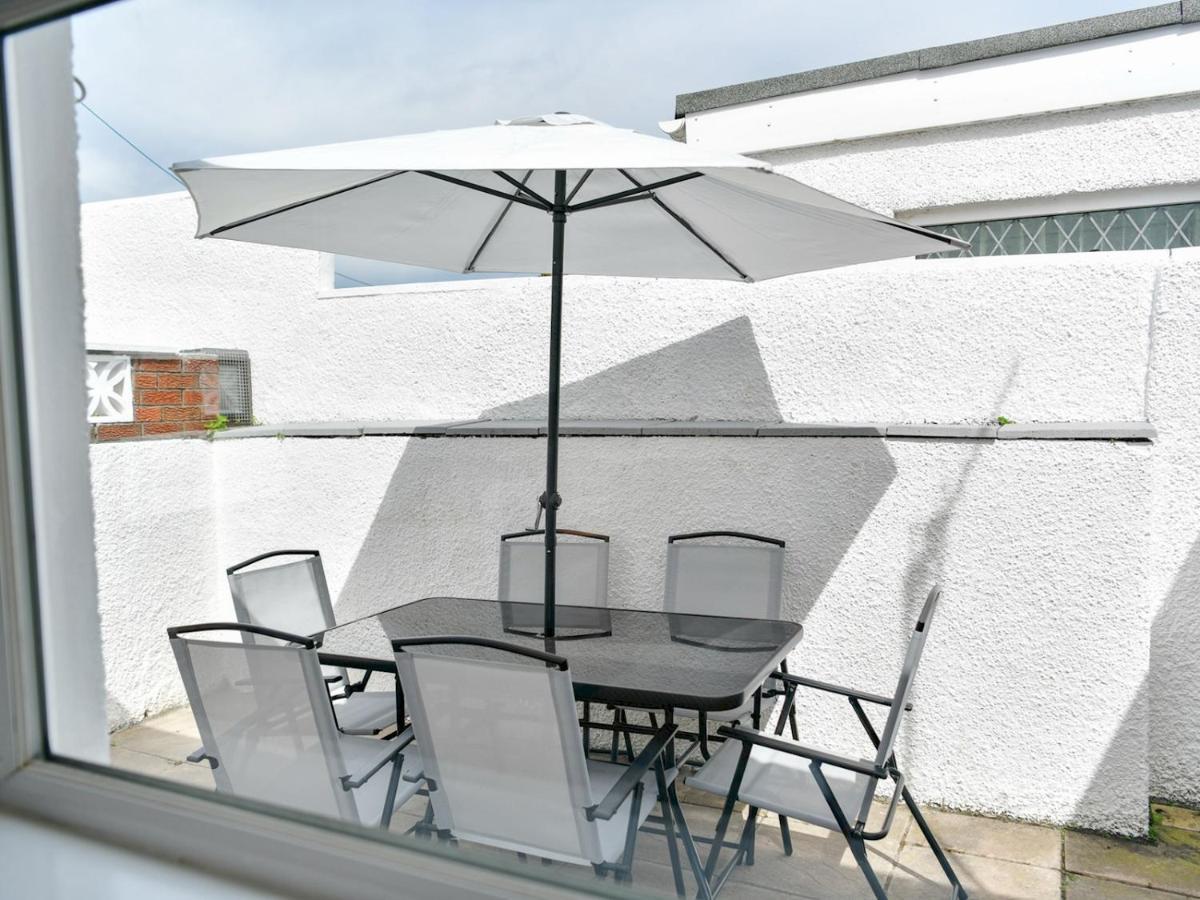 Pass The Keys Newly Refurbished Modern Bungalow - Pets Welcome Swansea Exterior foto
