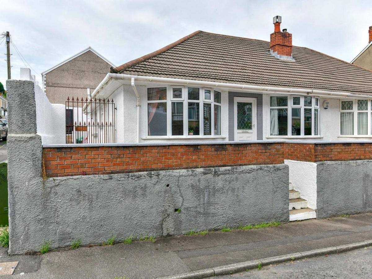 Pass The Keys Newly Refurbished Modern Bungalow - Pets Welcome Swansea Exterior foto